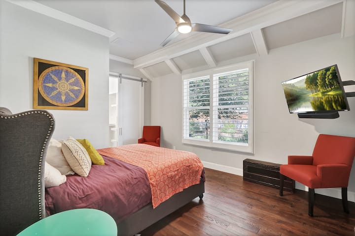 Bedroom 2 with a queen bed