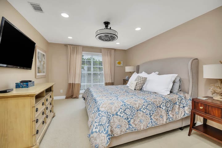 主卧室，带套内卫生间