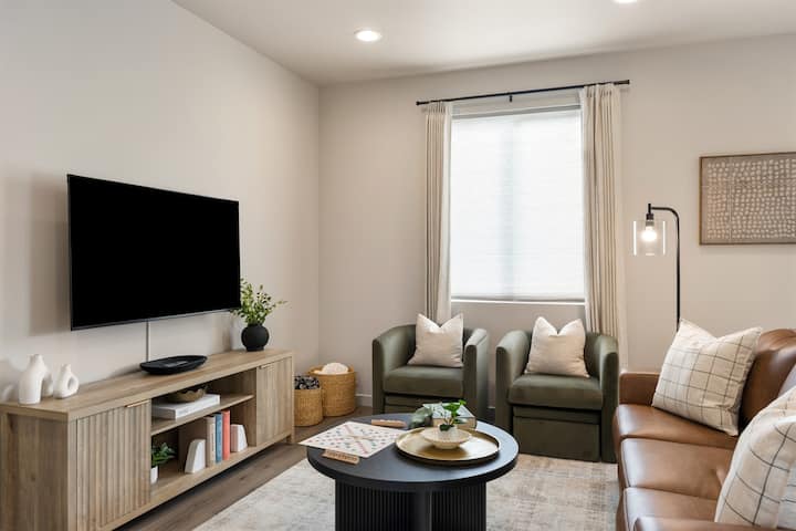 New Luxe Decor + Foosball + Air Hockey | Sleeps 10 - Soap Lake, WA
