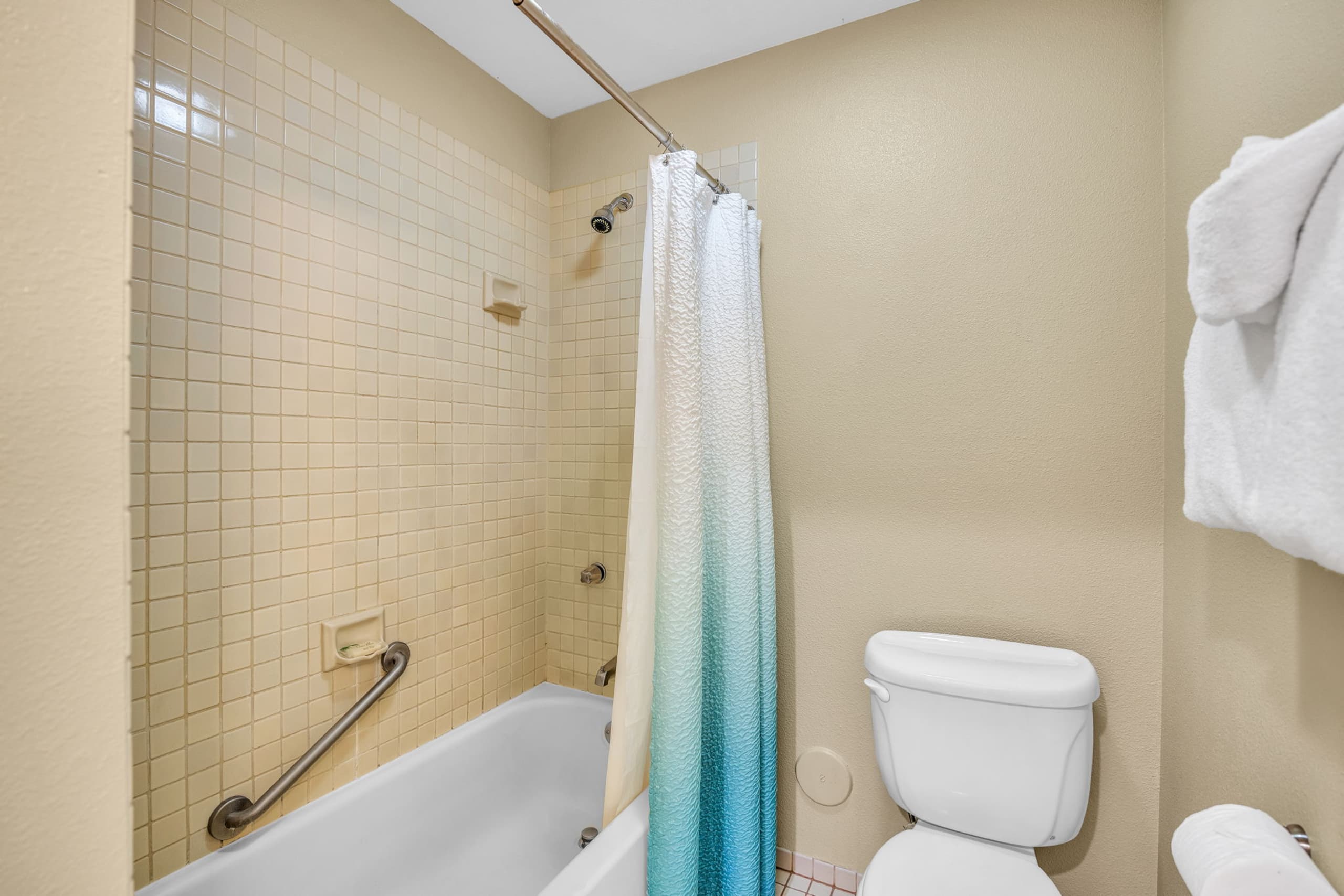 Condo in Kihei · ★4.4 · 1 bedroom · 2 beds · 1.5 private baths - Image 15