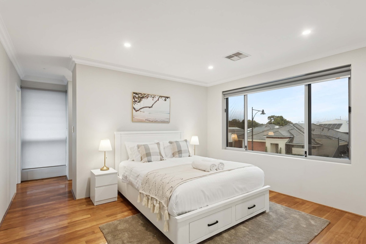 Chumba cha kulala cha tatu chenye kitanda cha ukubwa wa kati