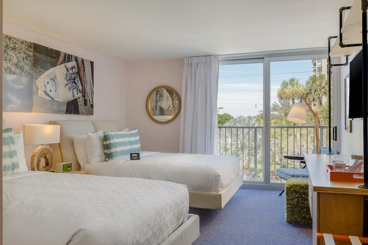 Stay By The Sea | Beach Access. Restaurant + Pool - Fort Lauderdale