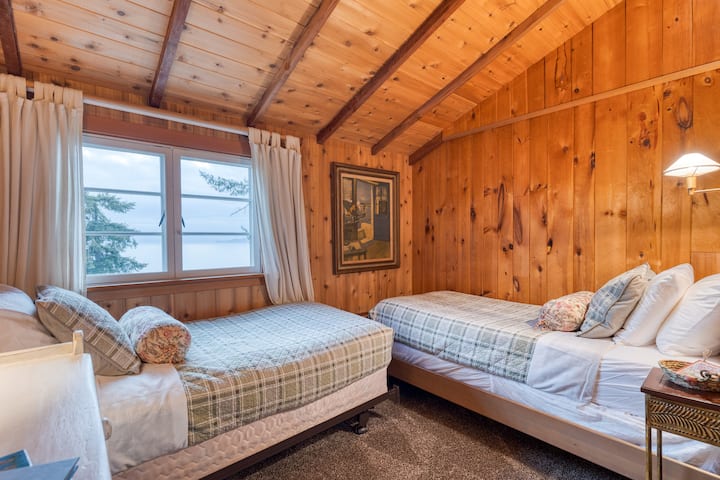 El dormitorio 4 cuenta con dos camas individuales.