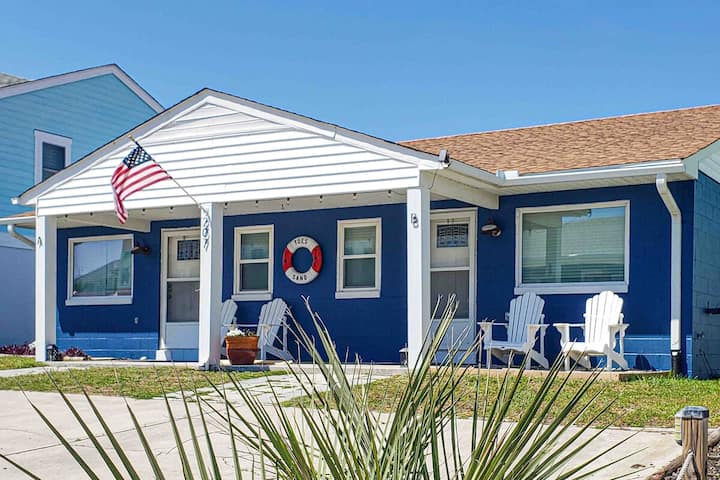 Toes In The Sand Unit B: Dog-friendly Duplex - Atlantic Beach, NC
