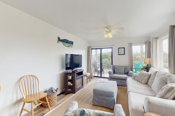Remodeled 2br Bayview 1st-floor | Balcony | Pool - Atlantic Beach, NC