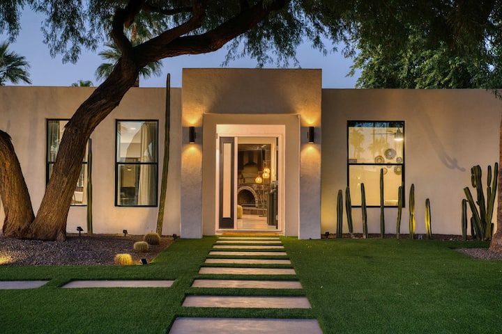 Desert Haven: 4br W/ Pool, Grill & Chefs Kitchen - Phoenix, AZ