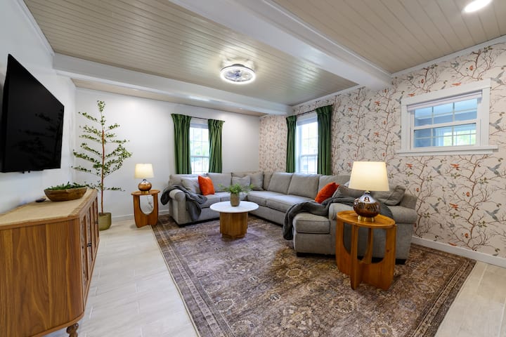 Newly Renovated | Old Town | King Suite | Fire Pit - 앨피나