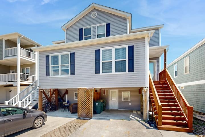 Coastal Home With Large Deck And Close To Beach - Kure Beach, NC