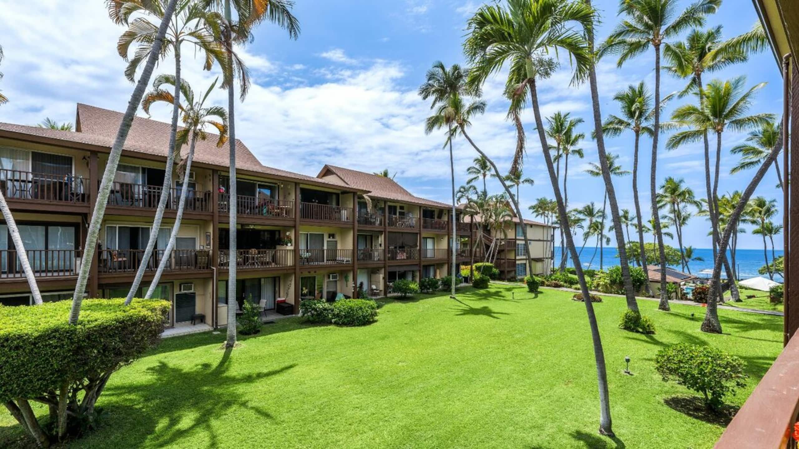 Condo in Kailua-Kona · ★4.75 · 1 bedroom · 2 beds · 1 private bath - Image 18