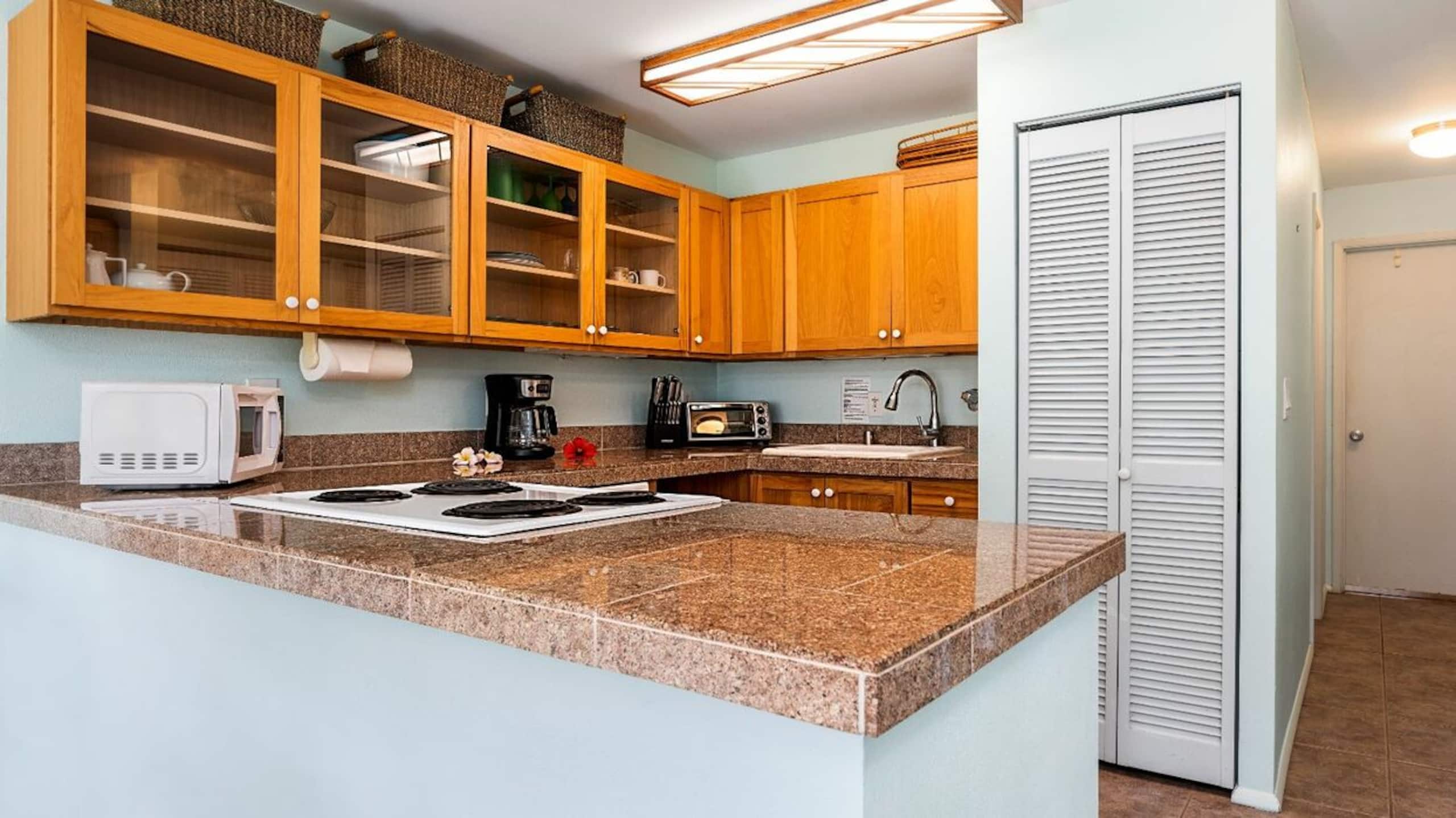 Condo in Kailua-Kona · ★4.75 · 1 bedroom · 2 beds · 1 private bath - Image 14