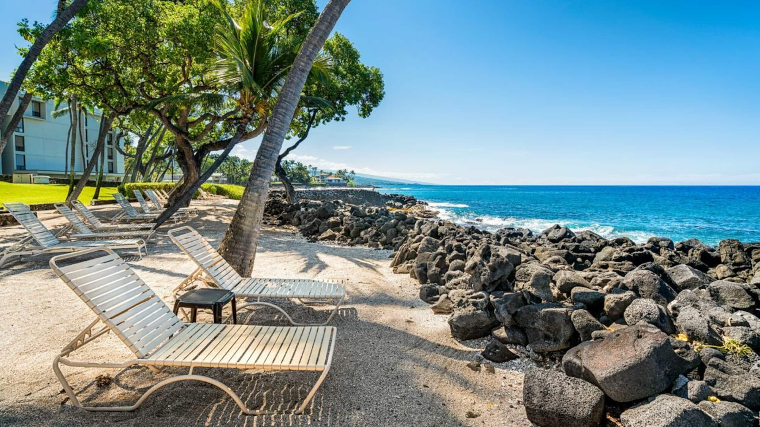 Condo in Kailua-Kona · ★4.75 · 1 bedroom · 2 beds · 1 private bath - Image 29