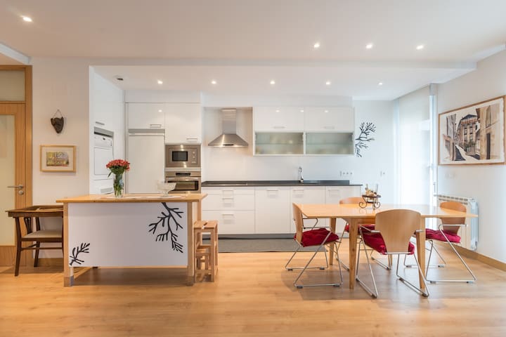 San Roque Center, parking included