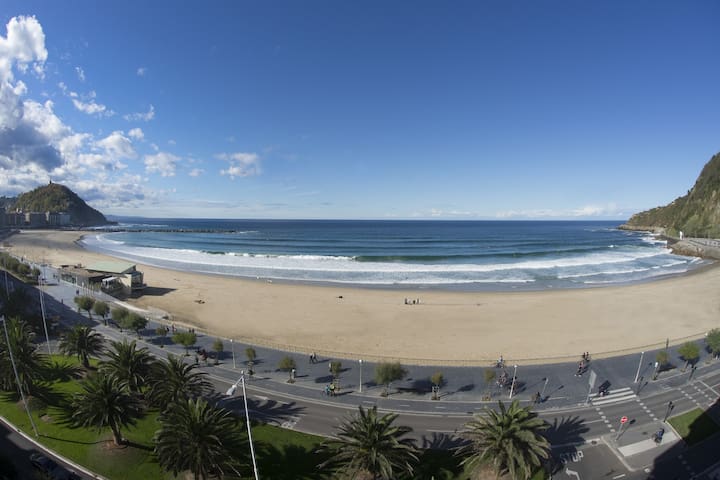 La Plage Zurriola, amazing sea views
