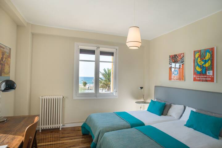 La Terrace, with sea views gallery image 4