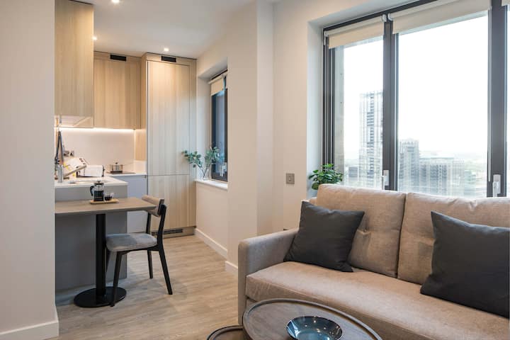 Roomy Studio - Gym & Workspace : Staycozy - Croydon