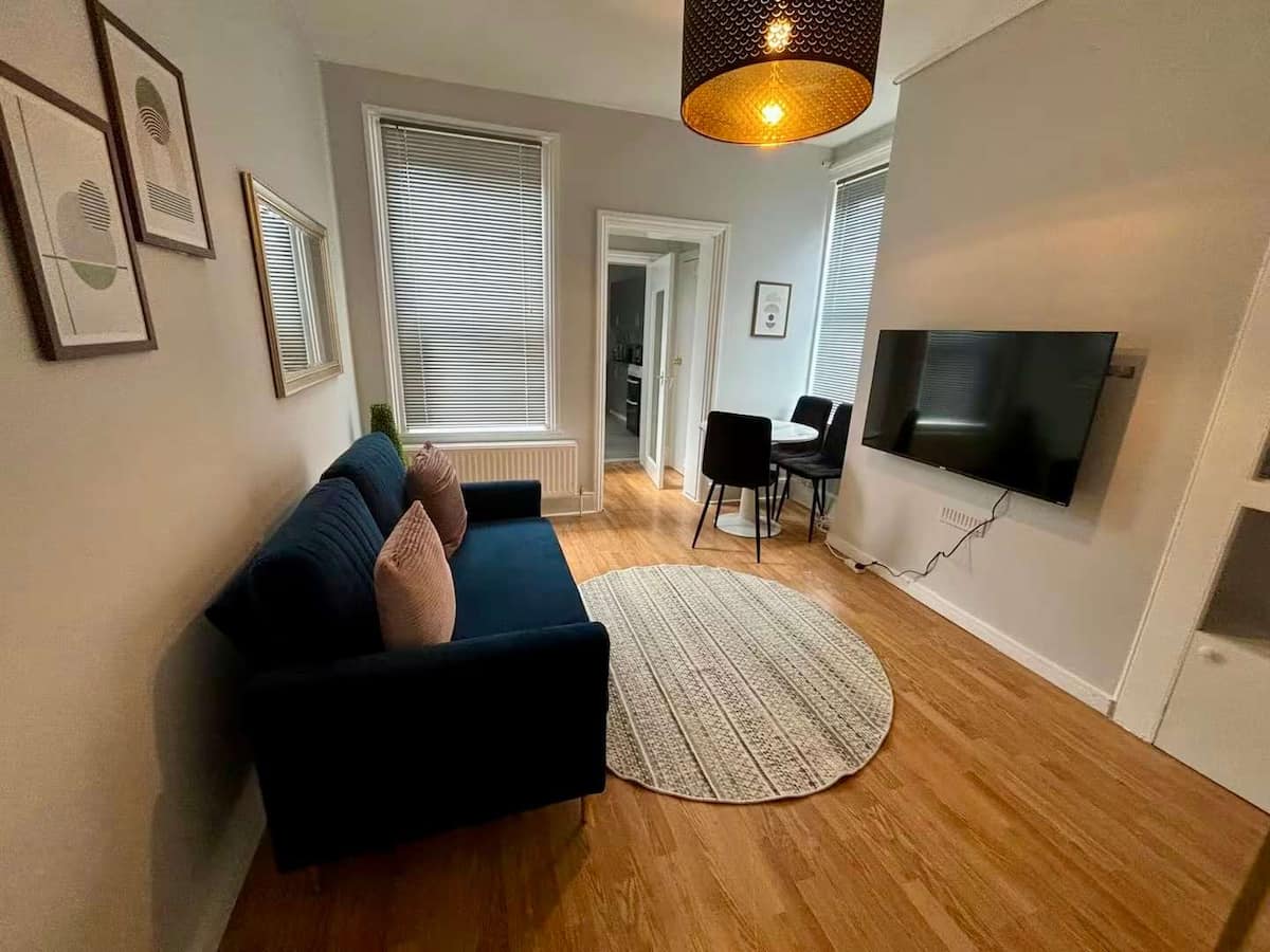 Modern 1-bedroom serviced apartment in Sittingbourne, Kent