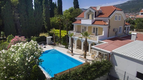 Luxury Villa Aveline | Heated Pool & Sauna
