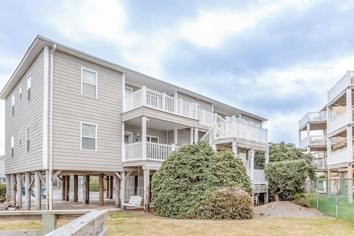 Top-floor Oasis - Dog Friendly, Creek Views, Pool - Ocean Isle Beach, NC