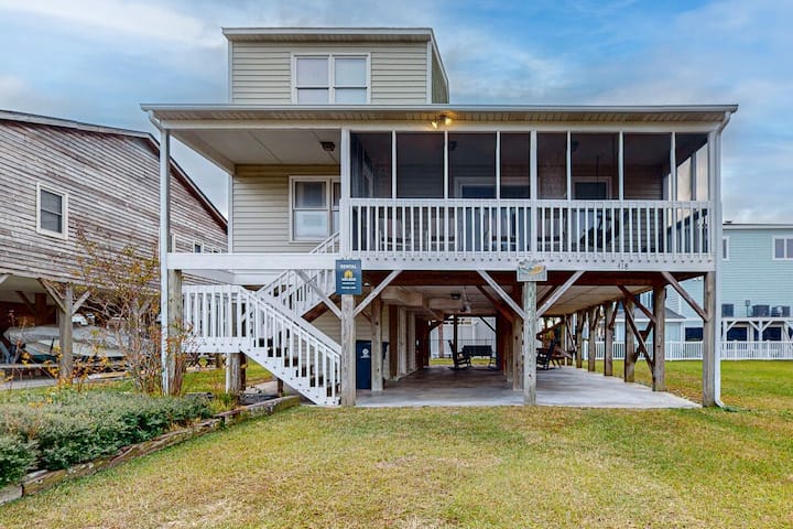 Coastal Home With Large Deck And Close To Beach - Sunset Beach, NC