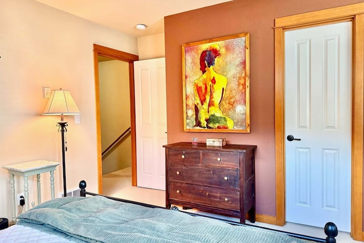 غرفة نوم وخزانة ملابس