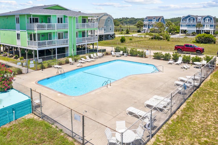 Captain's Villa 6-b: Dog Friendly, Ocean Views - Holden Beach, NC