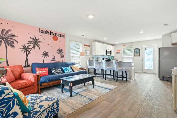 Pandas Dream: Dog-friendly, Enclosed Yard - Sunset Beach, NC