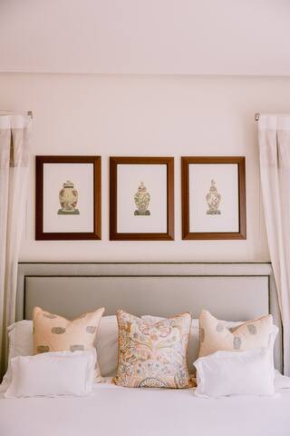 Luxury 9-BR Villa in Juanillo Private Beach