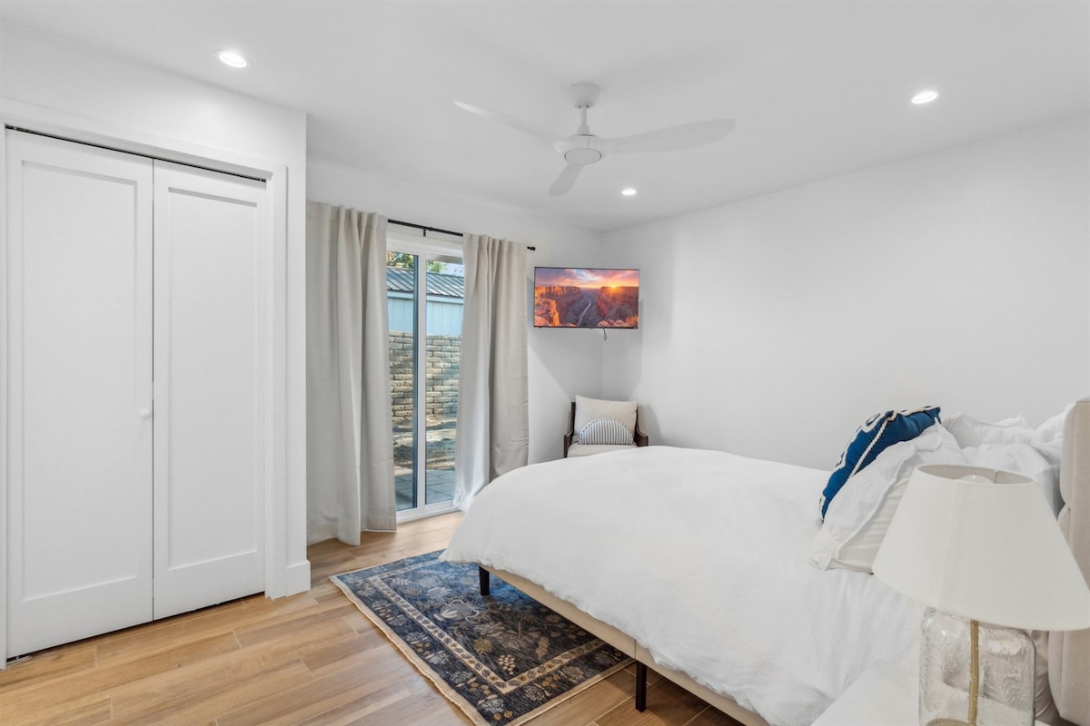 Slaapkamer met queensize bed