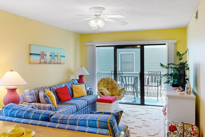 Beach Bliss: Beach-view Condo Near Beach And Pool - Ocean Isle Beach, NC