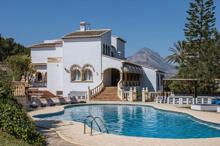 Aguila Rent A Villa managed Airbnb listing 3