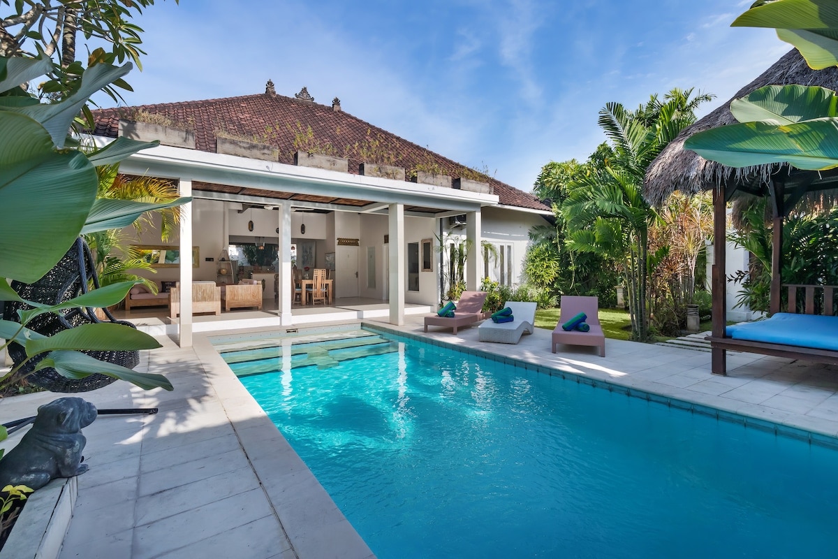 Encantadora villa Jasmin de 3 dormitorios en el corazón de Seminyak ...