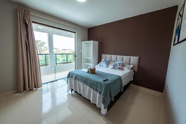 Chambre bien décorée avec une atmosphère calme et agréable