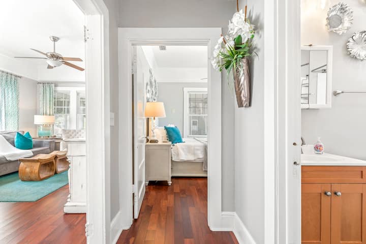 Los detalles acogedores agregan calidez sin desorden.