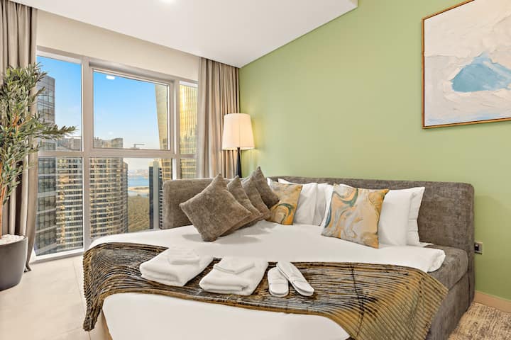 ️ Sebule iliyo na kitanda cha sofa ambacho kinaweza kutoshea vizuri watu wawili 