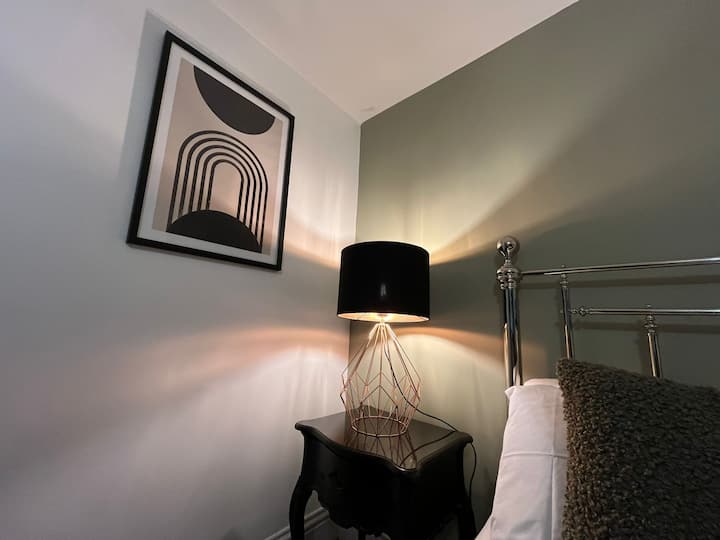 Brighton Beachside Ensuite – Steps From Pier - Brighton