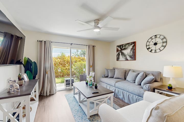 Beautiful Condo Near Beach W/ Pool & Golf Views - St. Petersburg, FL