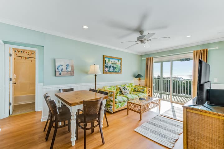Oceanfront Home Event W/ Decks, Wifi – 2 Dogs Ok - Folly Beach, SC