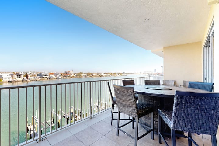 Clearwater Beach Waterfront Condo W/ Balcony - Clearwater Beach, FL