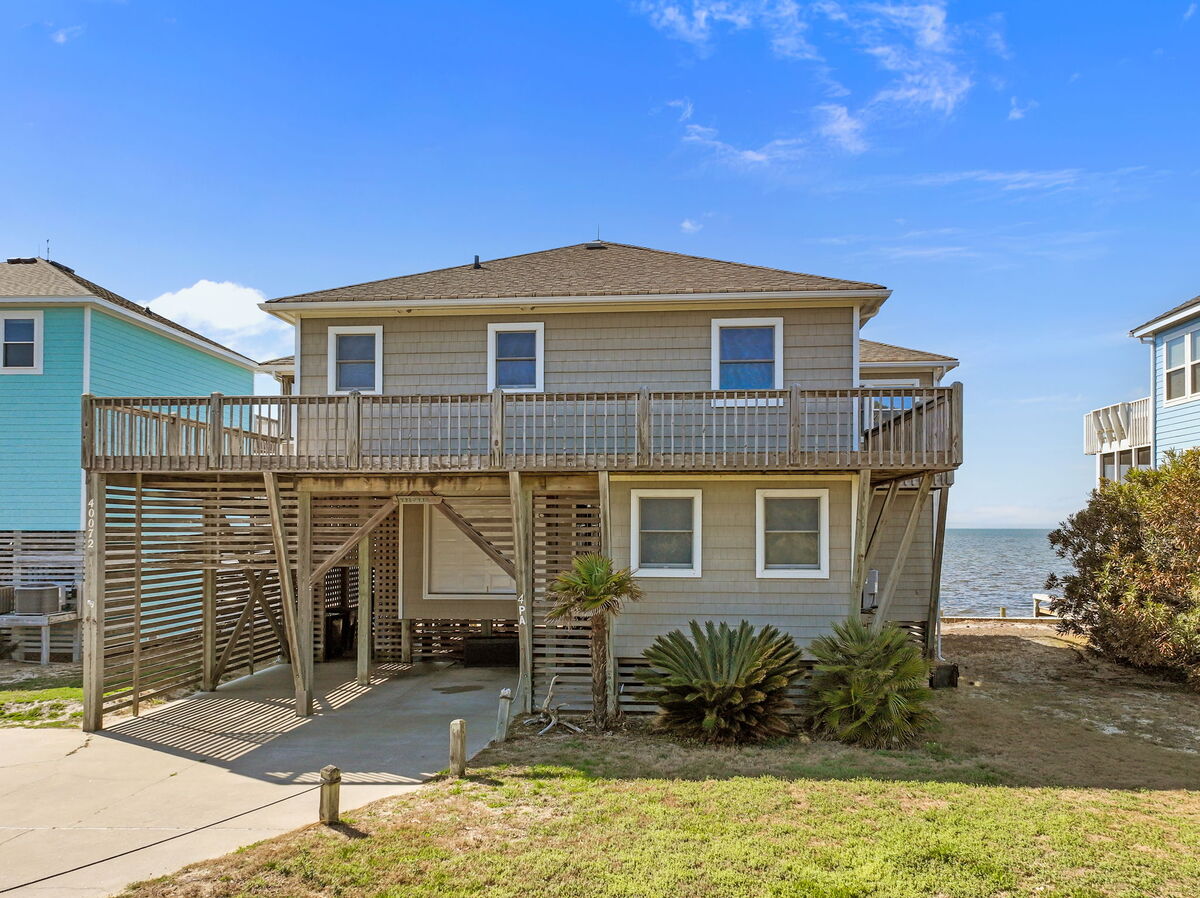 Amazing views 4BR - pool, private hot tub & deck