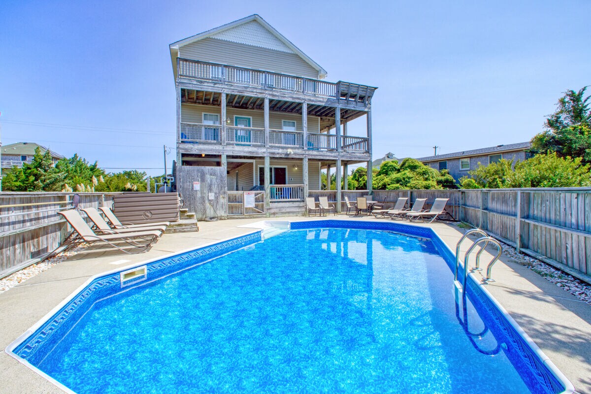 5BR Soundview | Private Pool | Hot Tub | Balcony