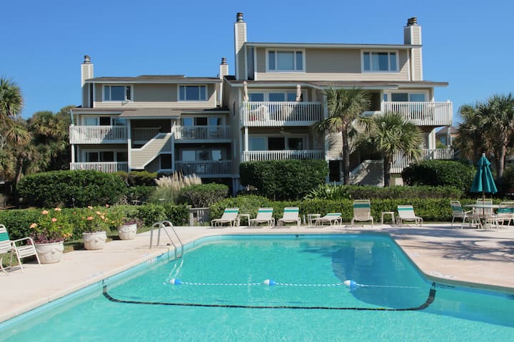 Villa W/ Lush Landscaping, Walk To Beach & Pool - Isle of Palms, SC