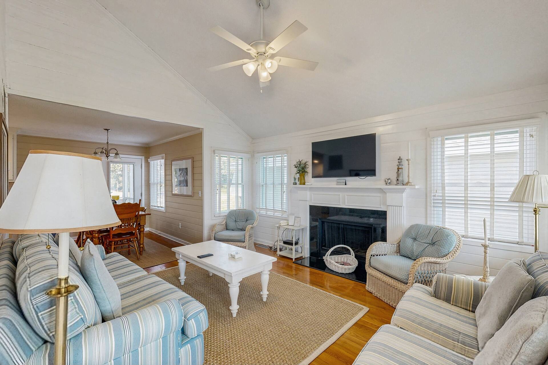 Beautiful Cottage Steps from Beach w/ Pool
