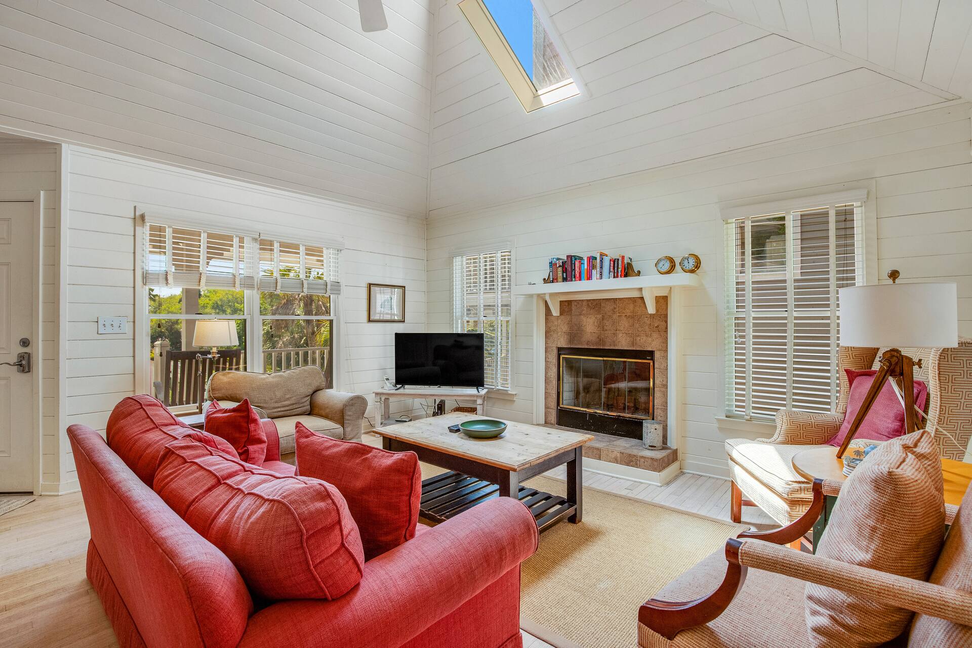 Casual cottage w/screened porch & shared pool - wa — photo 4
