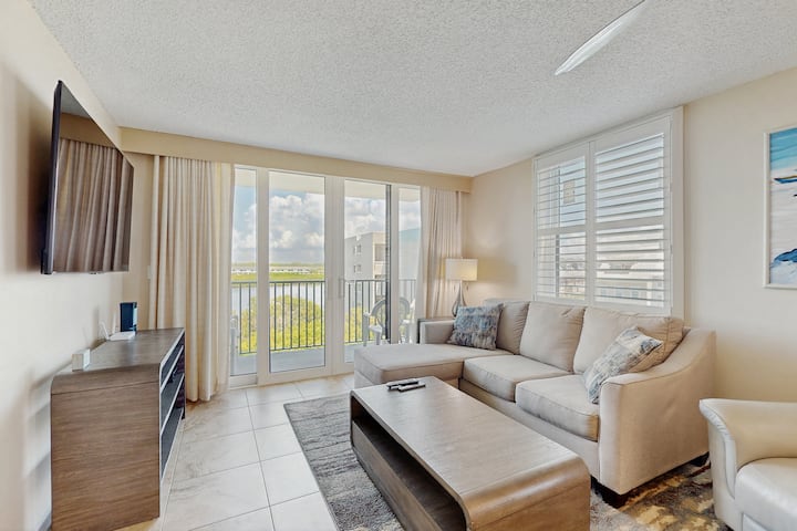 Oceanfront Gem W/ Pool, Hot Tub & Dock - Indian Shores, FL