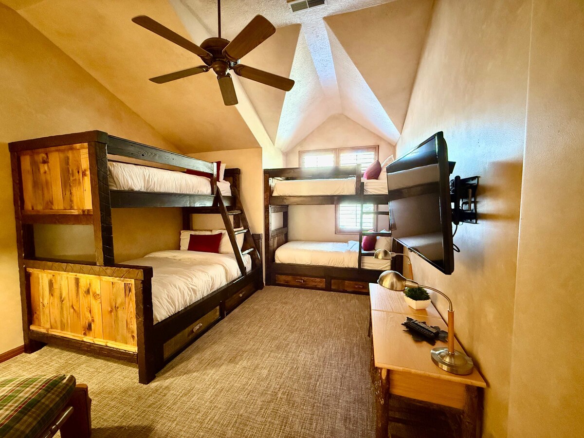 楼上双层床房（双层床）和（双层床）