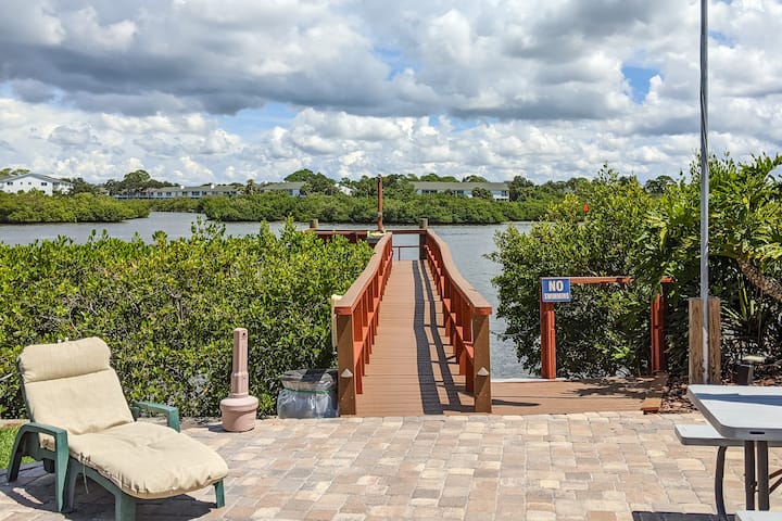 Lovely Waterfront Townhome W/ Pool, Wifi & W/d - Indian Rocks Beach, FL