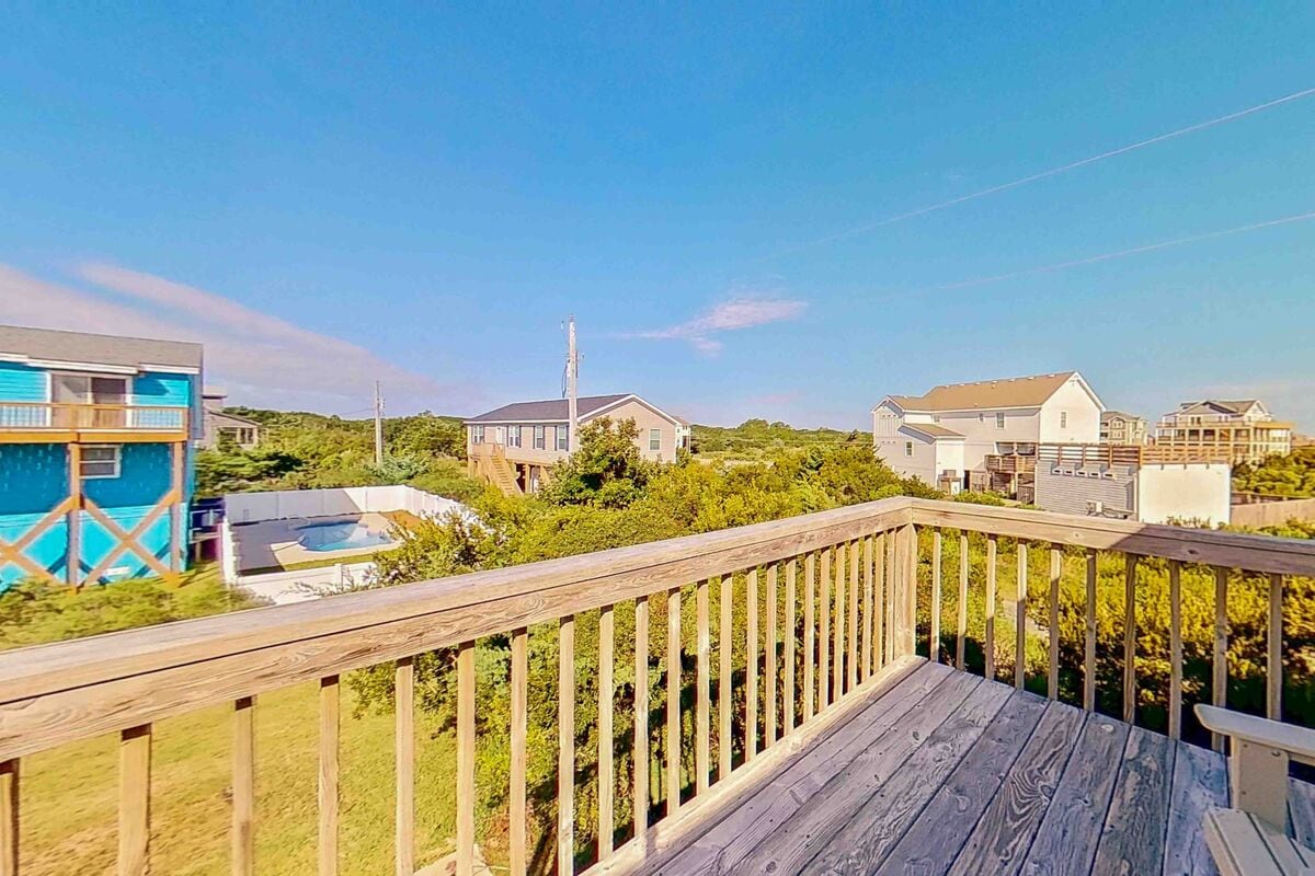 The Sea Shell Shack: Shared pool, near the beach!