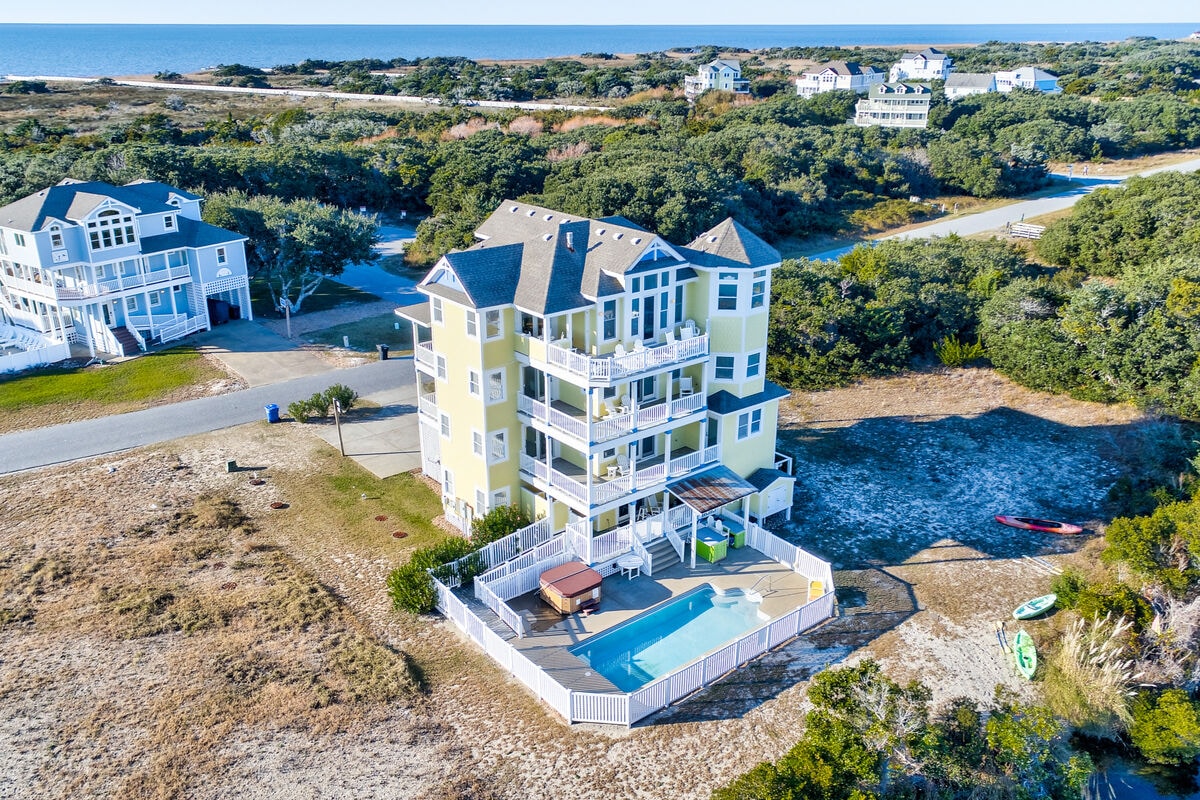 7BR Lakefront | Dog Friendly | Pool | Hot Tub