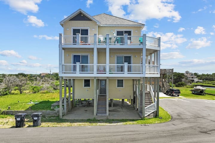 3br Waterfront Home With Pool, Ac, &Amp; Balcony - Frisco, NC