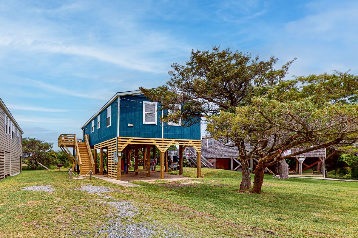 3BR Home with short walk to the beach